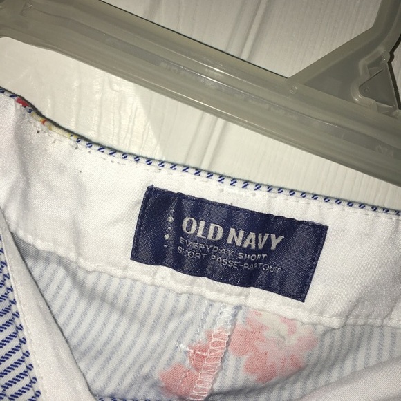 Old navy shorts - Picture 2 of 3